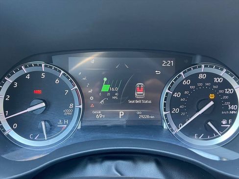 Used 2022 Toyota Highlander XLE AWD/4WD image 14