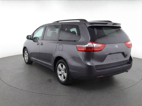 Used 2015 Toyota Sienna LE FWD image 4