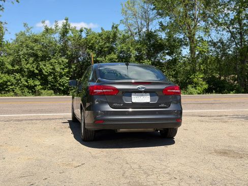 Used 2016 Ford Focus SE w/ Reverse Sensing Package image 12
