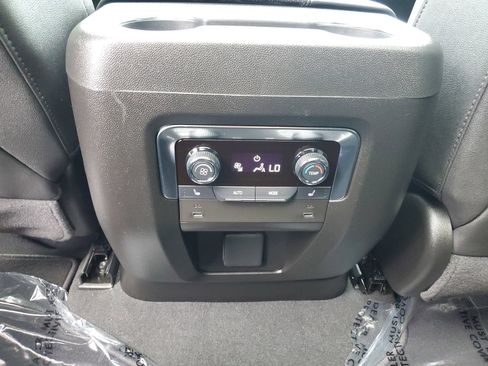 Used 2025 Chevrolet Tahoe High Country AWD/4WD image 11