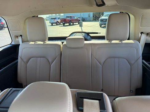 Used 2024 Ford Expedition Limited AWD/4WD image 16