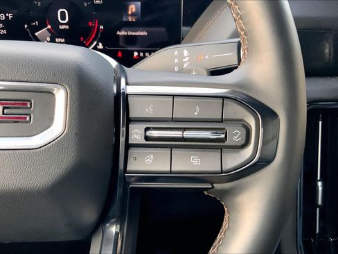 Used 2025 GMC Yukon XL AT4 AWD/4WD image 23