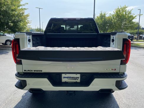 Used 2022 GMC Sierra 1500 AT4 w/ AT4 Premium Package AWD/4WD image 11