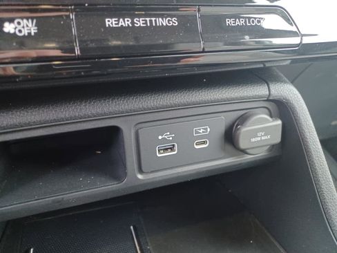 Used 2023 Honda Pilot Touring image 16