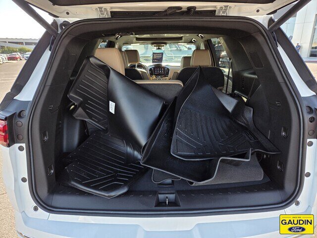 Used 2023 Chevrolet Traverse Premier FWD image 14