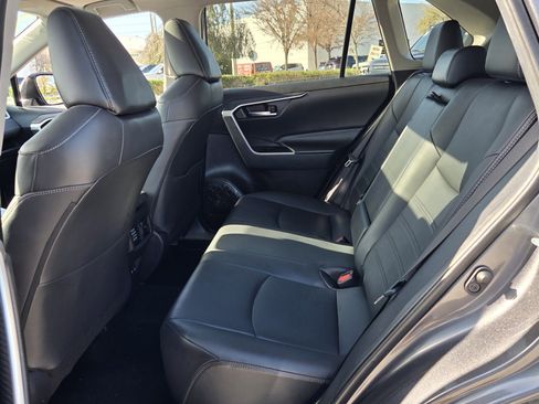 Used 2020 Toyota RAV4 XLE Premium image 11