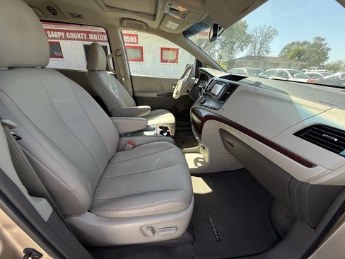 Used 2013 Toyota Sienna XLE FWD image 16