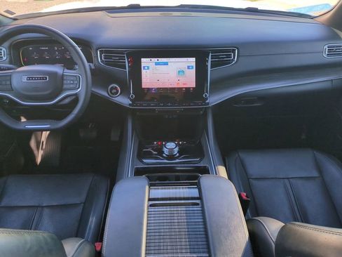 Used 2024 Jeep Wagoneer L Series II w/ Flexible Seating Group image 19