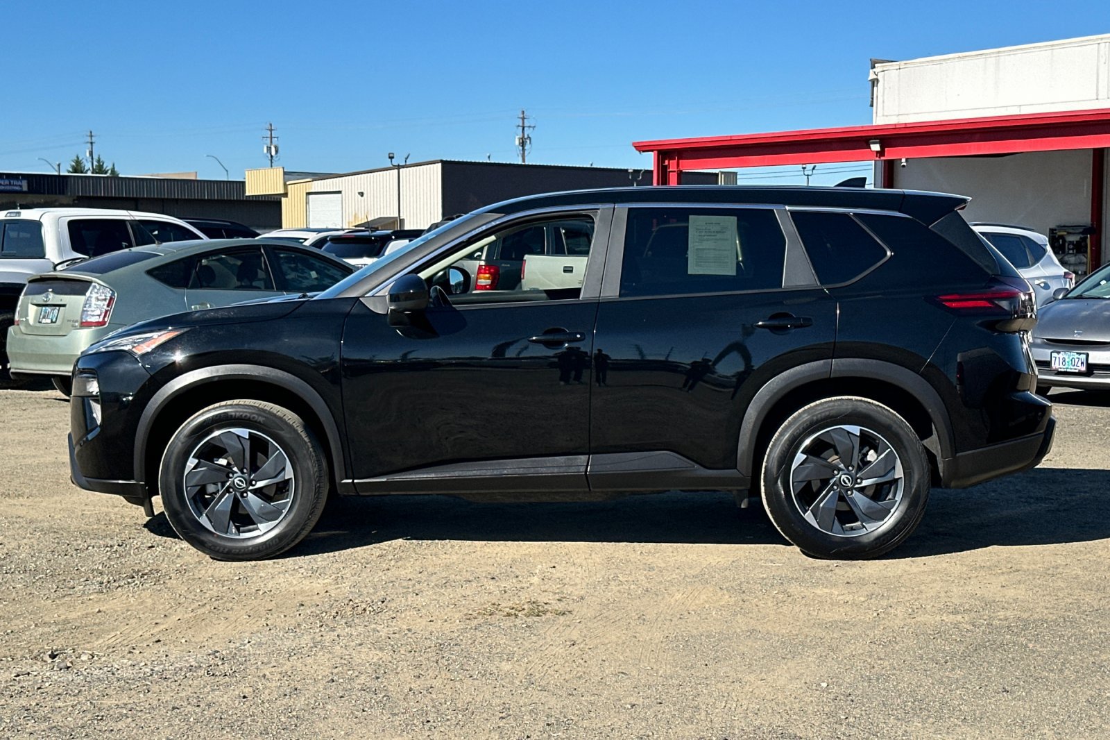 Used 2025 Nissan Rogue SV AWD/4WD image 8