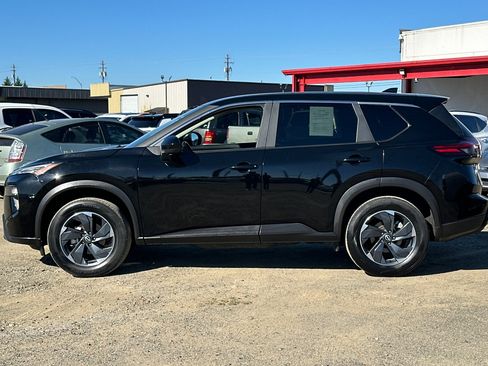 Used 2025 Nissan Rogue SV AWD/4WD image 8