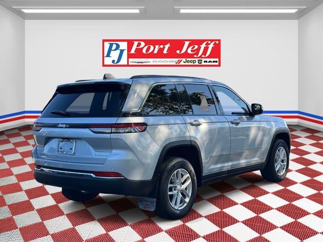 Certified 2025 Jeep Grand Cherokee Laredo X w/ Luxury Tech Group I AWD/4WD image 4