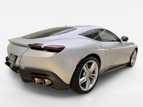Used 2022 Ferrari Roma RWD image 9