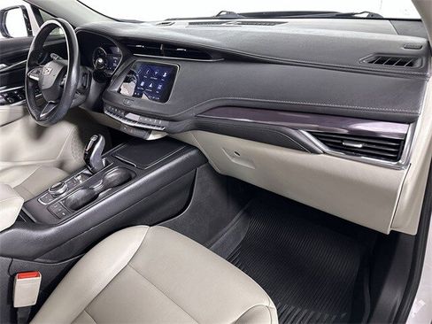 Used 2022 Cadillac XT4 Luxury w/ LPO, ONYX Package image 30