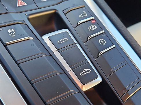 Certified 2025 Porsche 718 Boxster image 15