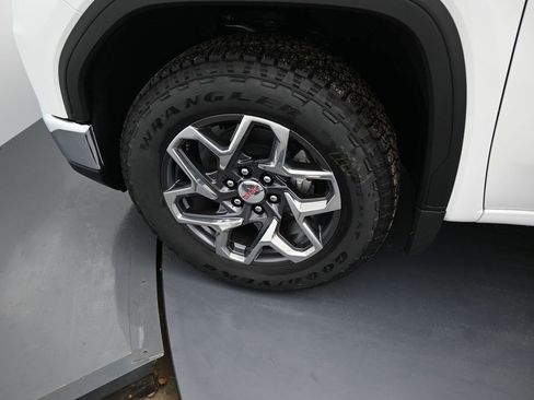 New 2026 GMC Sierra 1500 SLT w/ SLT Convenience Package image 8