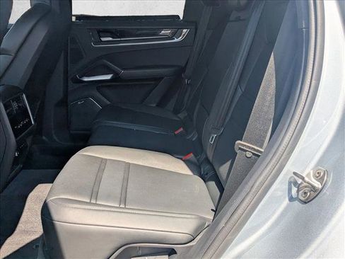 Used 2025 Porsche Cayenne Turbo image 16