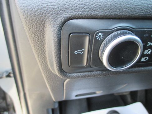 Used 2024 Ford Explorer XLT AWD/4WD image 16