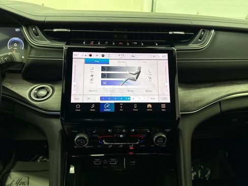 Used 2022 Jeep Grand Cherokee L Overland w/ Advanced Protech Group III image 20