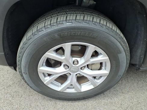 Used 2022 Jeep Grand Cherokee Limited RWD image 9