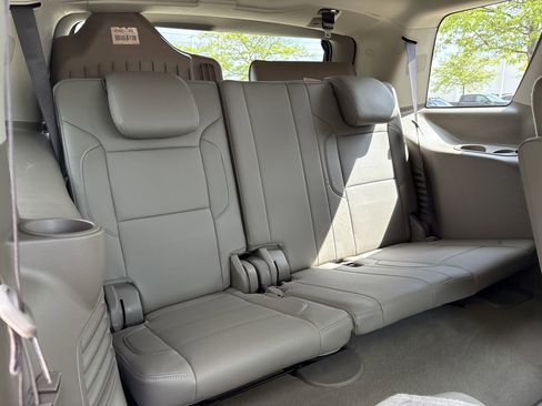 Used 2020 GMC Yukon SLT w/ Premium Edition AWD/4WD image 18