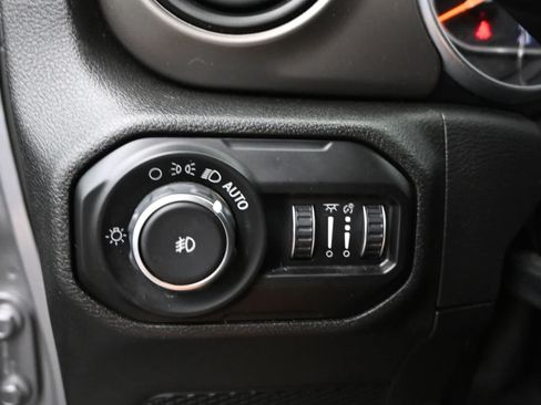 Used 2018 Jeep Wrangler Unlimited Sport S AWD/4WD image 21