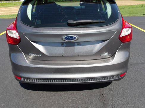 Used 2014 Ford Focus SE w/ SE Winter Package FWD image 2