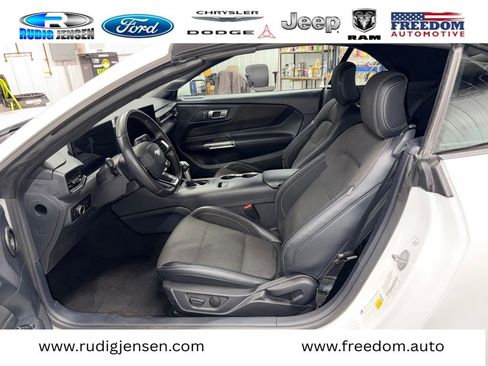 Used 2024 Ford Mustang Convertible RWD image 10