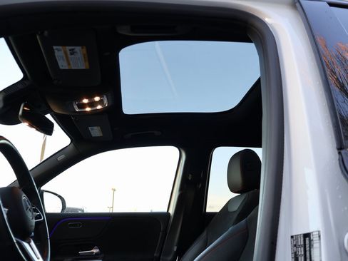 Certified 2022 Mercedes-Benz GLB 250 4MATIC image 17