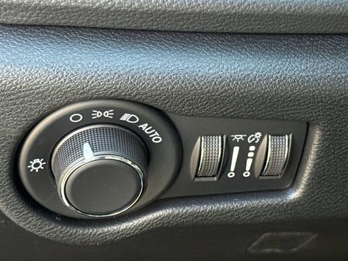 New 2027 Chrysler Pacifica Select FWD image 24