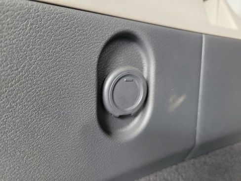 Used 2022 Nissan Rogue SV w/ SV Premium Package image 9