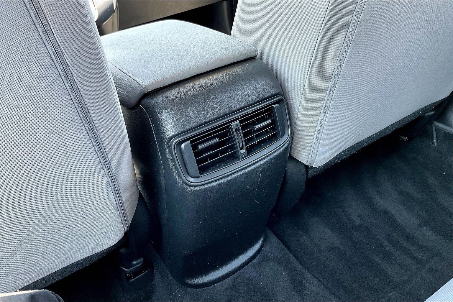 Used 2017 Honda CR-V LX image 9