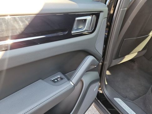 Certified 2023 Porsche Cayenne AWD/4WD image 22