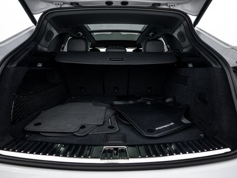 Certified 2022 Porsche Cayenne Platinum Edition image 25