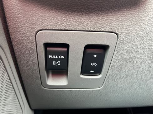 Used 2019 Ford F150 XLT w/ Equipment Group 302A Luxury AWD/4WD image 23