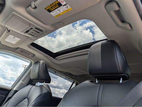 Used 2023 Toyota Highlander XLE image 18