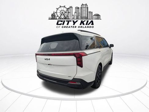 Certified 2025 Kia Carnival SX FWD image 5
