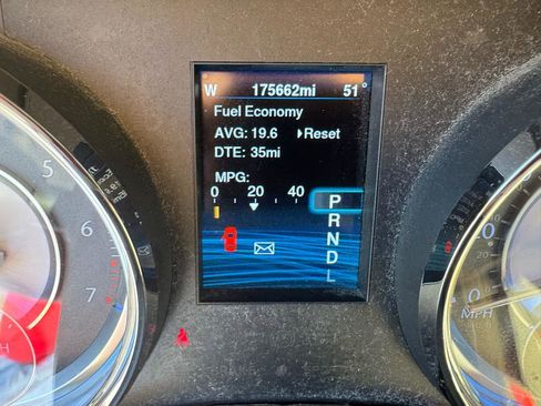 Used 2014 Chrysler 300 C image 21