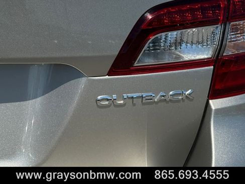 Used 2019 Subaru Outback 2.5i Premium w/ Protection Package #1 AWD/4WD image 12