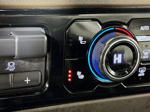 Certified 2024 Chevrolet Silverado 2500 LT w/ Texas Edition image 18