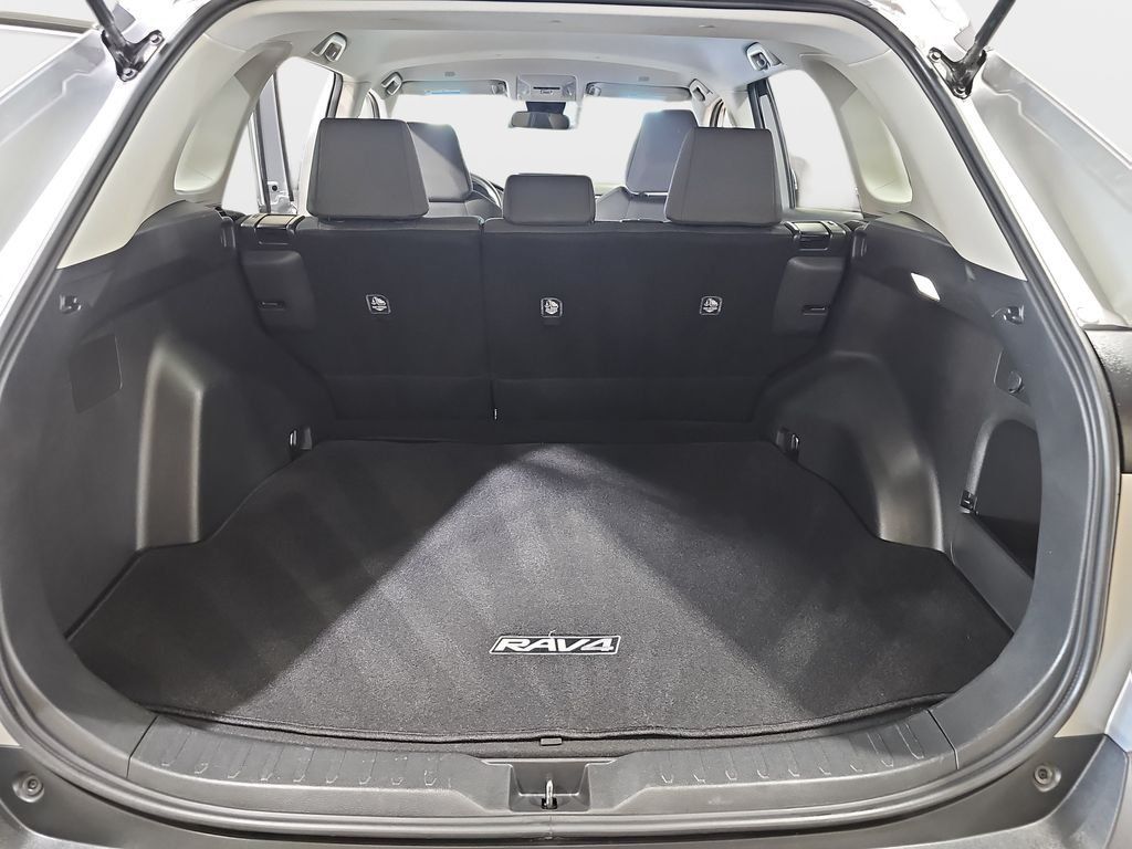 Used 2025 Toyota RAV4 XLE AWD/4WD image 14