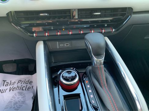 Used 2024 GMC Canyon AT4X image 17