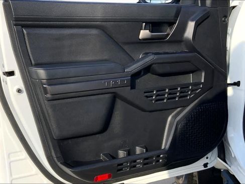 Used 2025 Toyota Tacoma TRD Sport AWD/4WD image 21