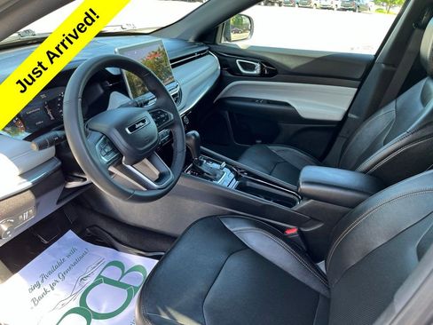 Used 2023 Jeep Compass Limited AWD/4WD image 2