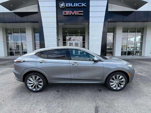 New 2026 Buick Envista Avenir FWD image 2