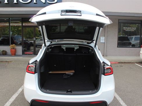 Used 2021 Tesla Model Y Long Range AWD/4WD image 28