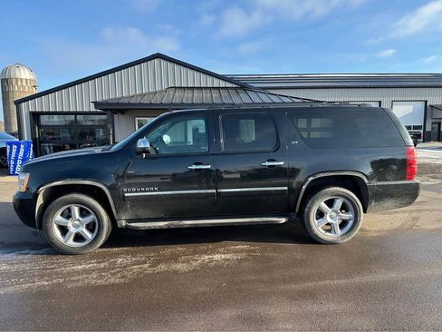 Used 2014 Chevrolet Suburban LTZ image 3