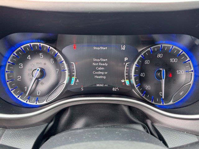 Used 2025 Chrysler Pacifica Select FWD image 15