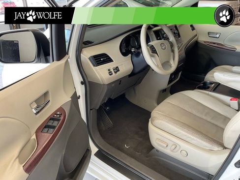 Used 2011 Toyota Sienna XLE w/ Entertainment Pkg AWD/4WD image 8