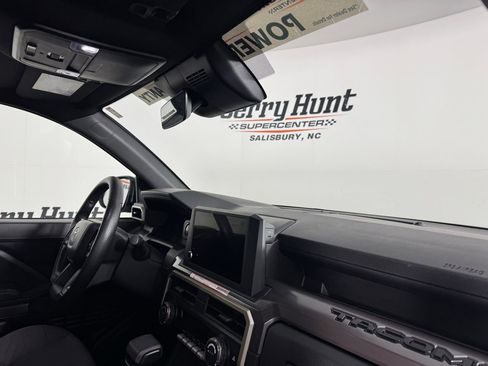 Used 2025 Toyota Tacoma SR5 image 30