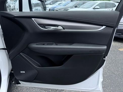 Used 2024 Cadillac XT6 Luxury w/ LPO, Floor Liner Package AWD/4WD image 20